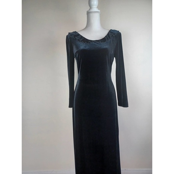 n/a Dresses & Skirts - Long Black Velvet Dress